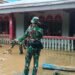 Personil Gabungan TNI AD Adakan Kegiatan Bersih -Bersih Dan Evakuasi Pohon Tumbang Di Lokasi Banjir