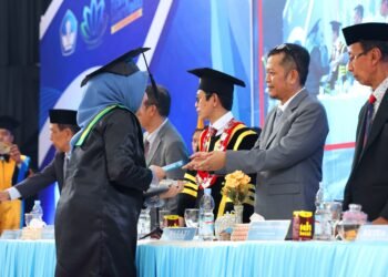 Mewakili Bupati Barru ,PLH Sekda Hadiri Wisuda Mahasiswa ITBA Al Gazali Barru